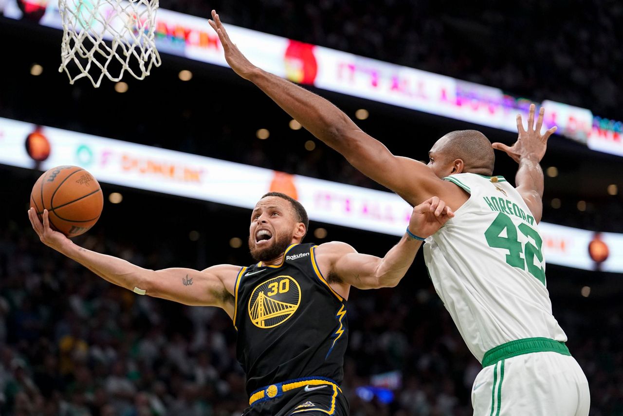 Curry Scores 43 To Beat Boston, Warriors Tie NBA Finals 2-2