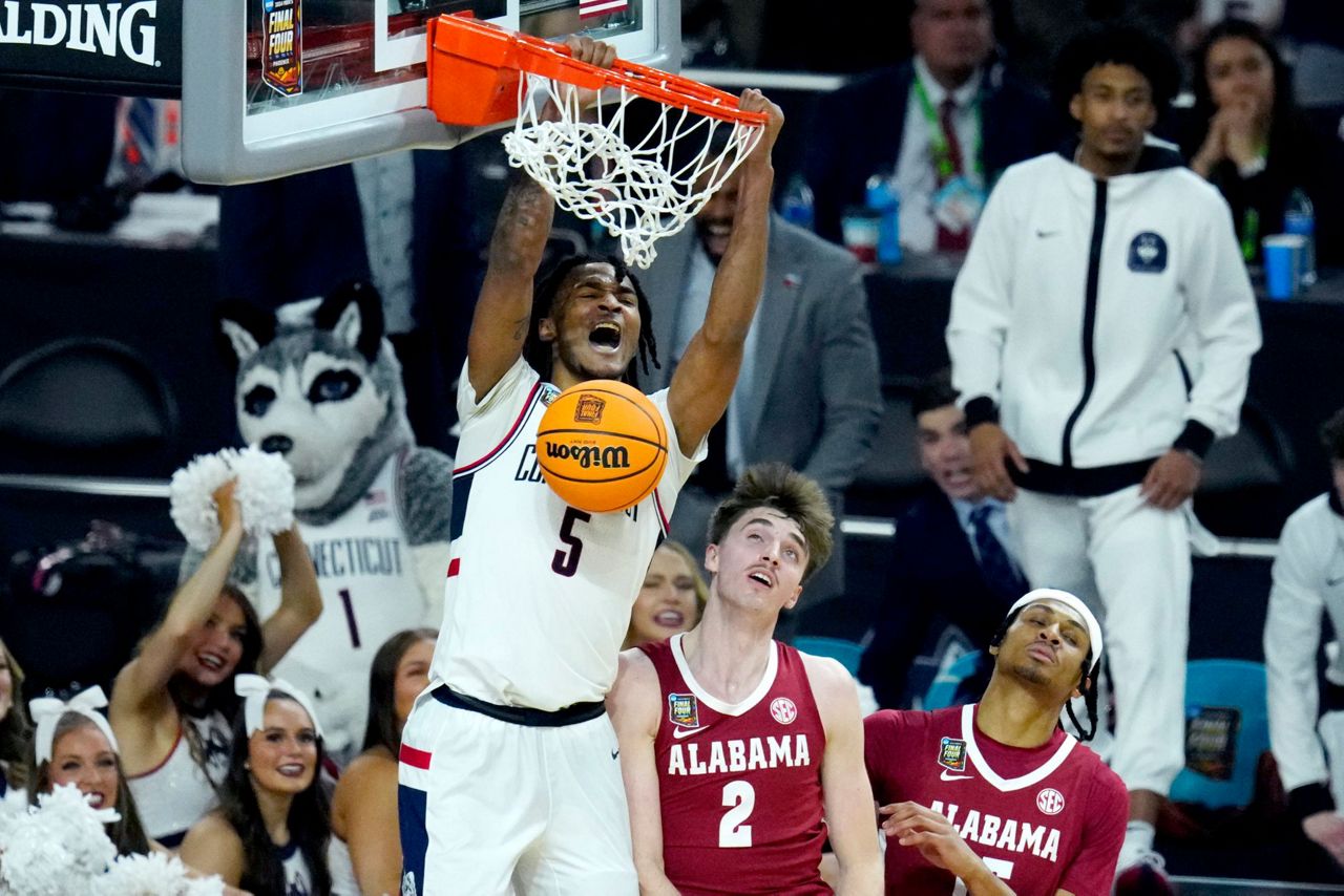 UConn freshman Stephon Castle declares for NBA draft and school