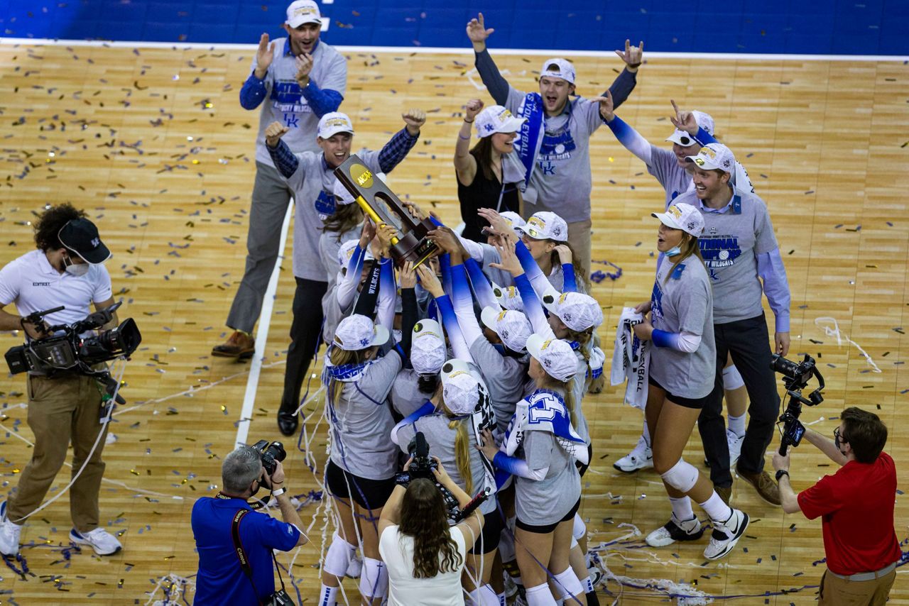 Kentucky wins first volleyball title in 4 sets over Texas