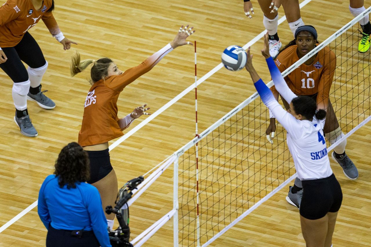 Kentucky wins first volleyball title in 4 sets over Texas