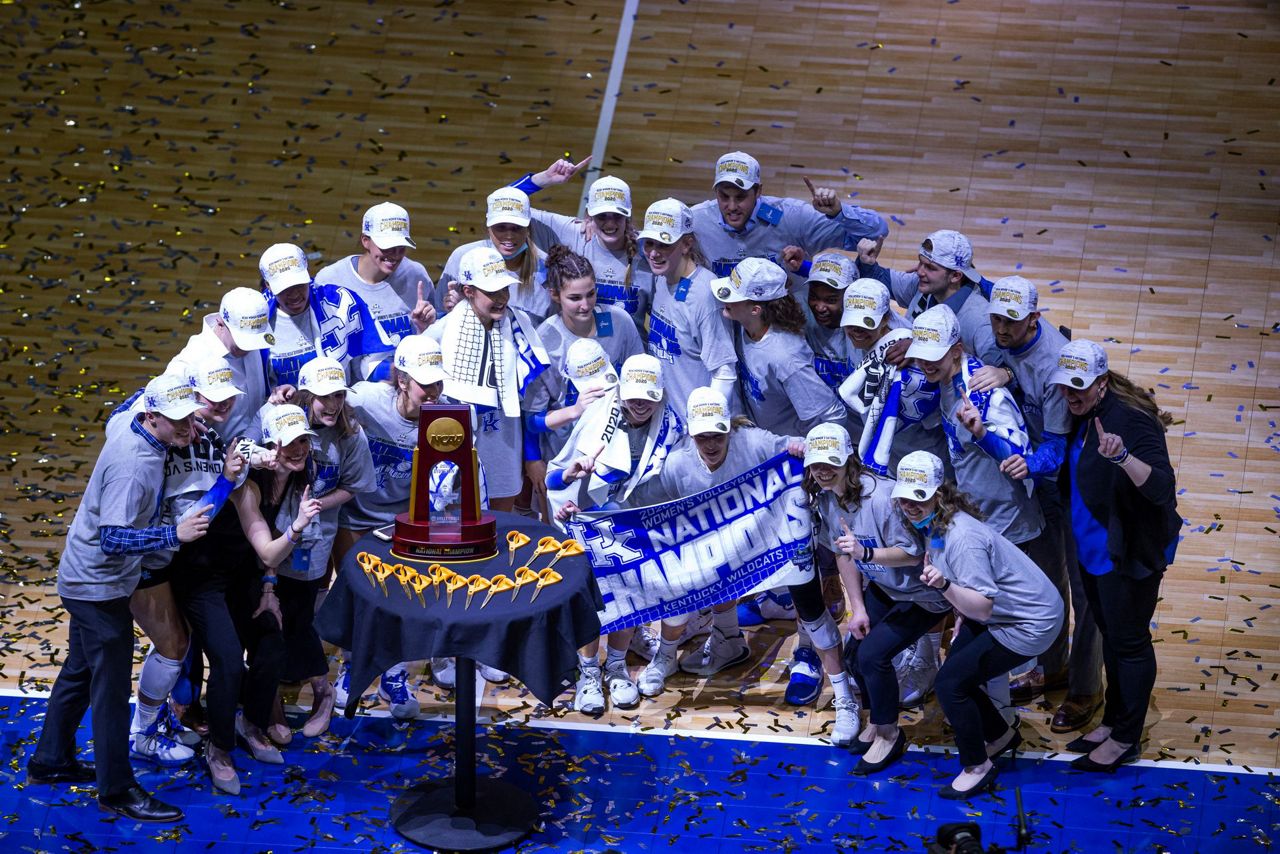 Kentucky wins first volleyball title in 4 sets over Texas