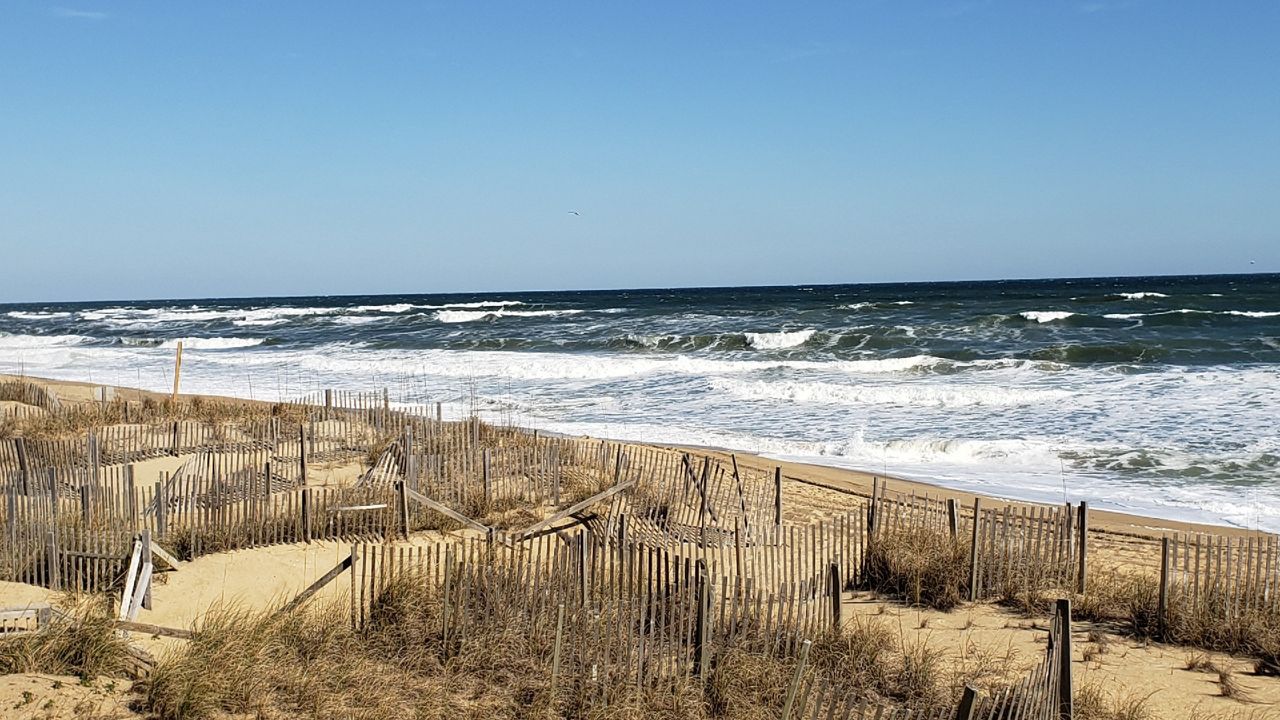 North Carolina: How to identify a rip current forming in ocean