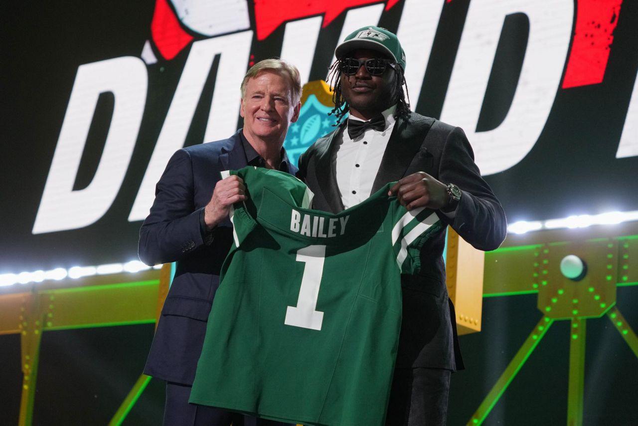 Jets start busy NFL draft with Texas Tech edge rusher David Bailey at ...