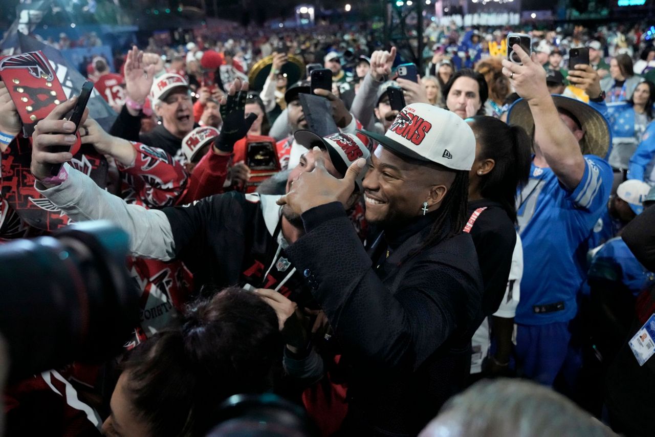 Run to daylight Running backs go before WRs in NFL draft