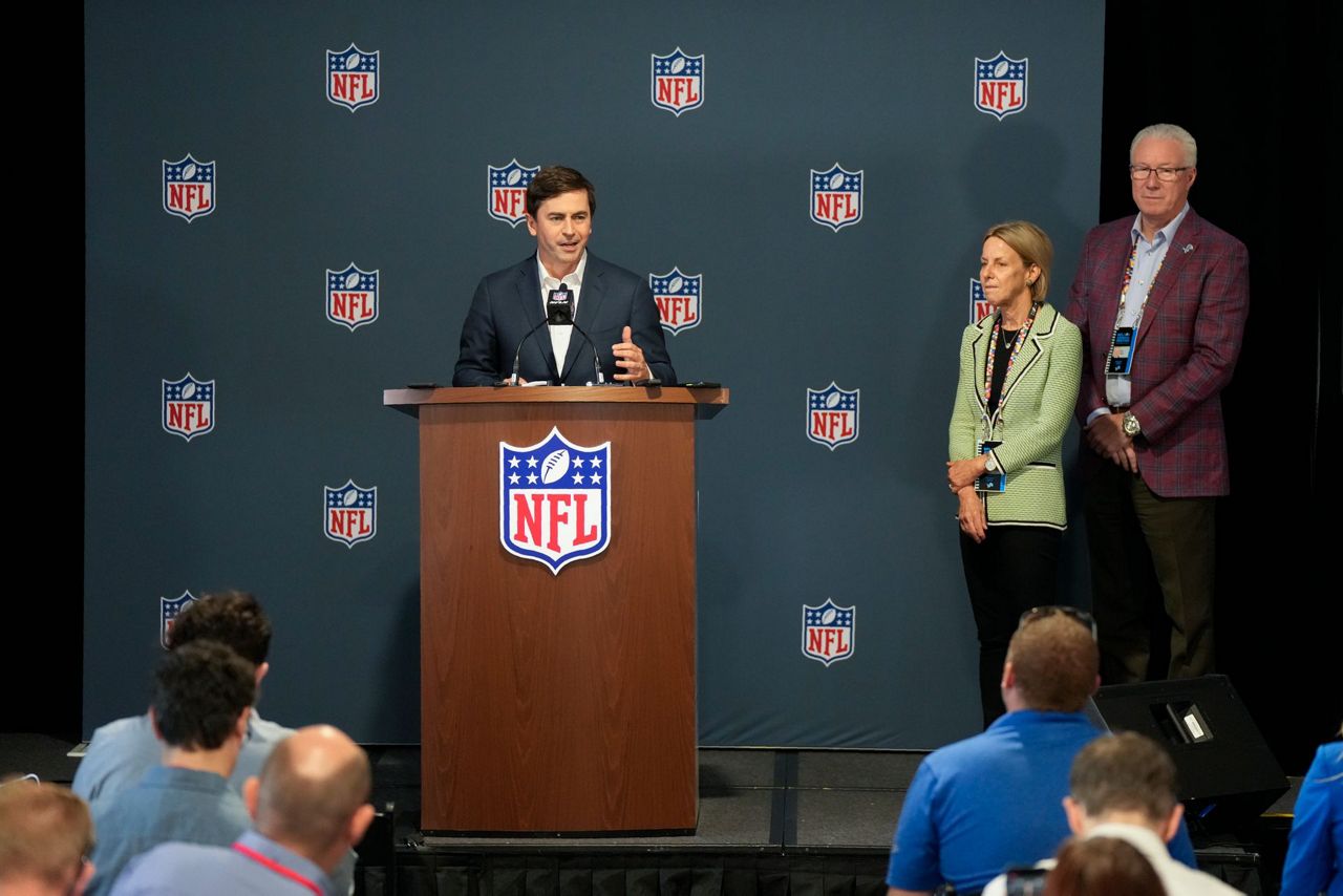Tomlin speaks out on minority hirings at NFL owners meeting