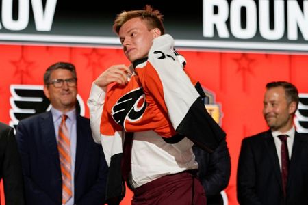 Connor Bedard, as expected, taken first in the NHL draft by the Chicago  Blackhawks - The San Diego Union-Tribune