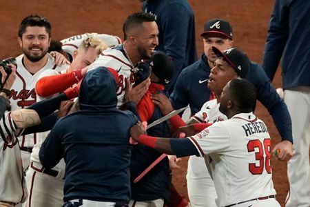 Another walk-off: Braves beat Dodgers 5-4, lead NLCS 2-0