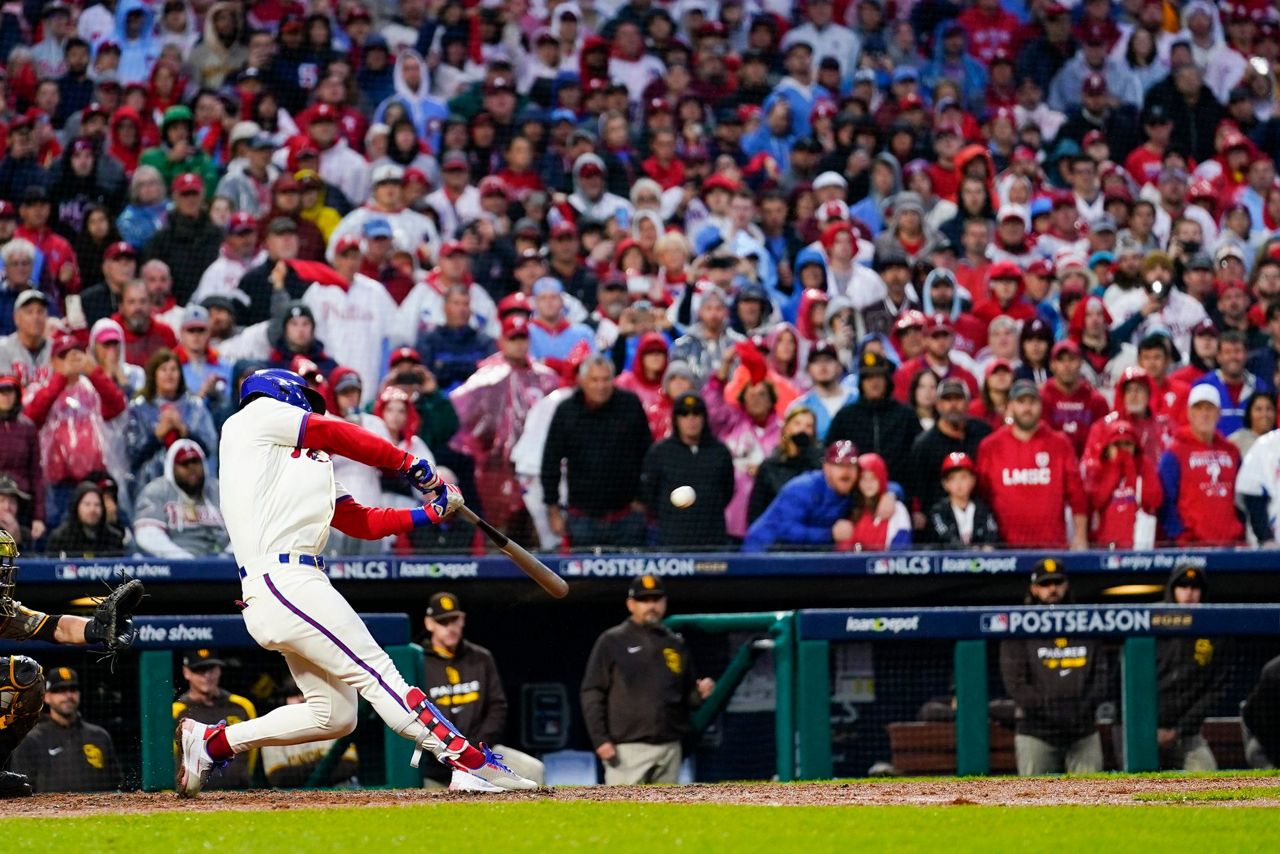 Harper S Hr Powers Phillies Past Padres Into World Series