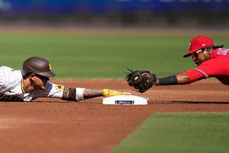 Kyle Schwarber HR, Jean Segura, Phillies top Padres 4-2 in NLCS