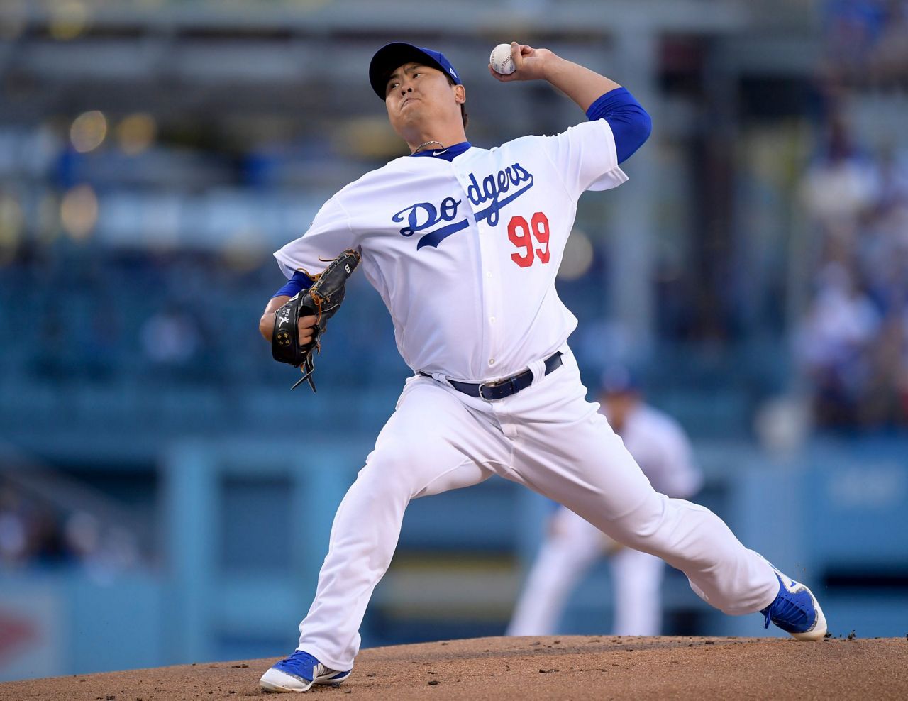 Ryu sharp, Dodgers hit 3 HRs, beat Braves 6-0 in NLDS opener