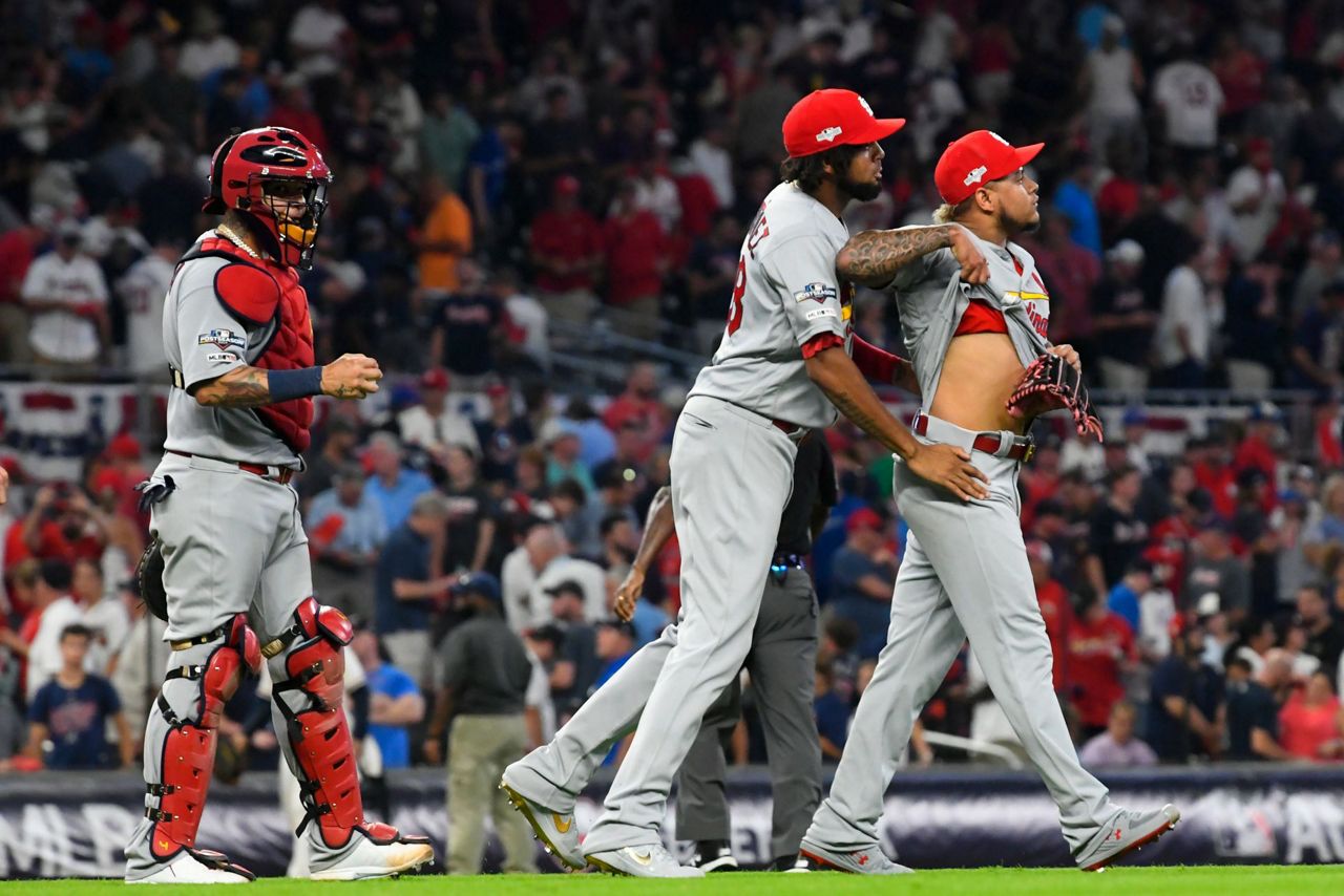 Cardinals score 4 in 9th, hold off Braves 76 in NLDS opener