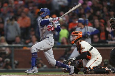 Dodgers beat Giants to even NLDS series