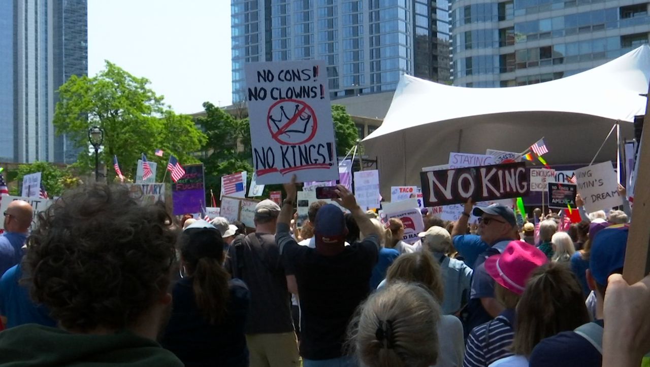 Thousands fill Cathedral Square Park for Milwaukee 