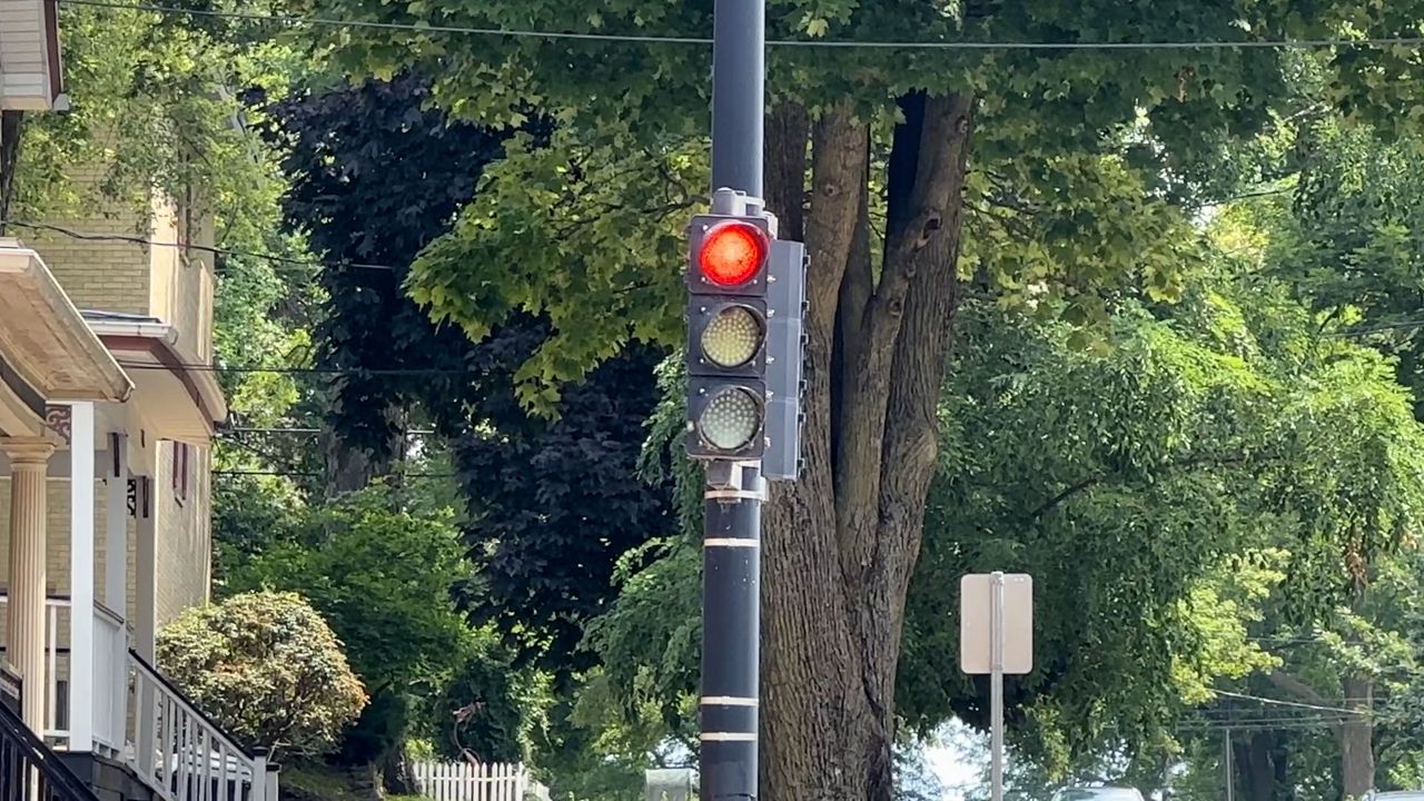 Madison considers banning right turns on red in downtown area