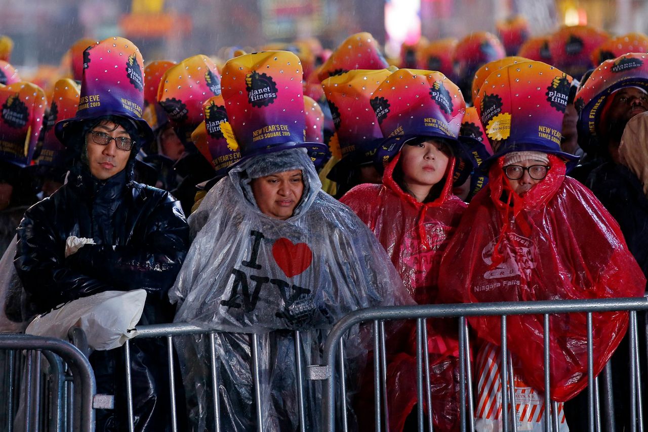 Throngs to pack Times Square for mild, rainy New Year's Eve