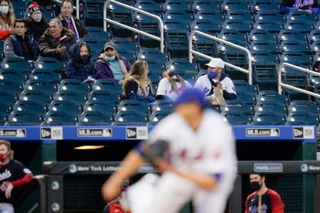 Jacob deGrom nearly breaks Tom Seaver record in Mets win