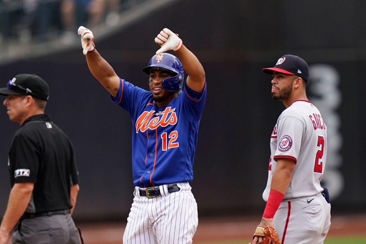 Mets players giving their fans the 'thumbs down,' explained 