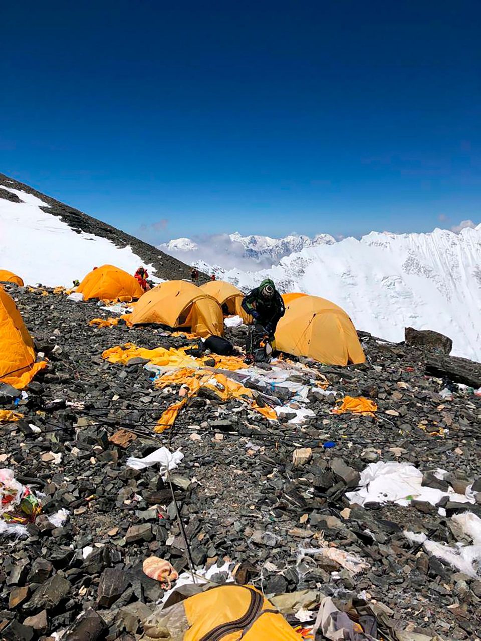 Abandoned tents, human waste piling up on Mount Everest