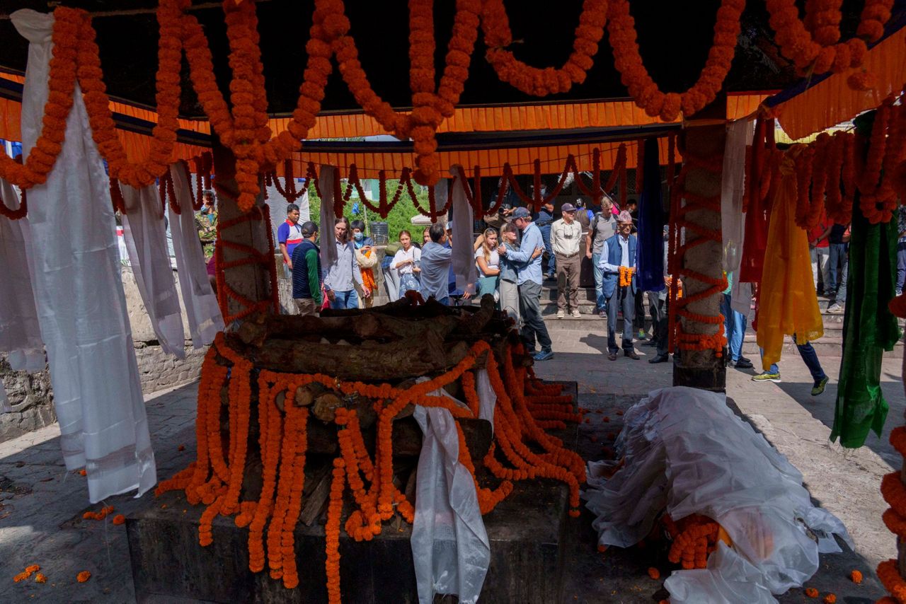 Famed US extreme skier gets traditional Nepalese funeral