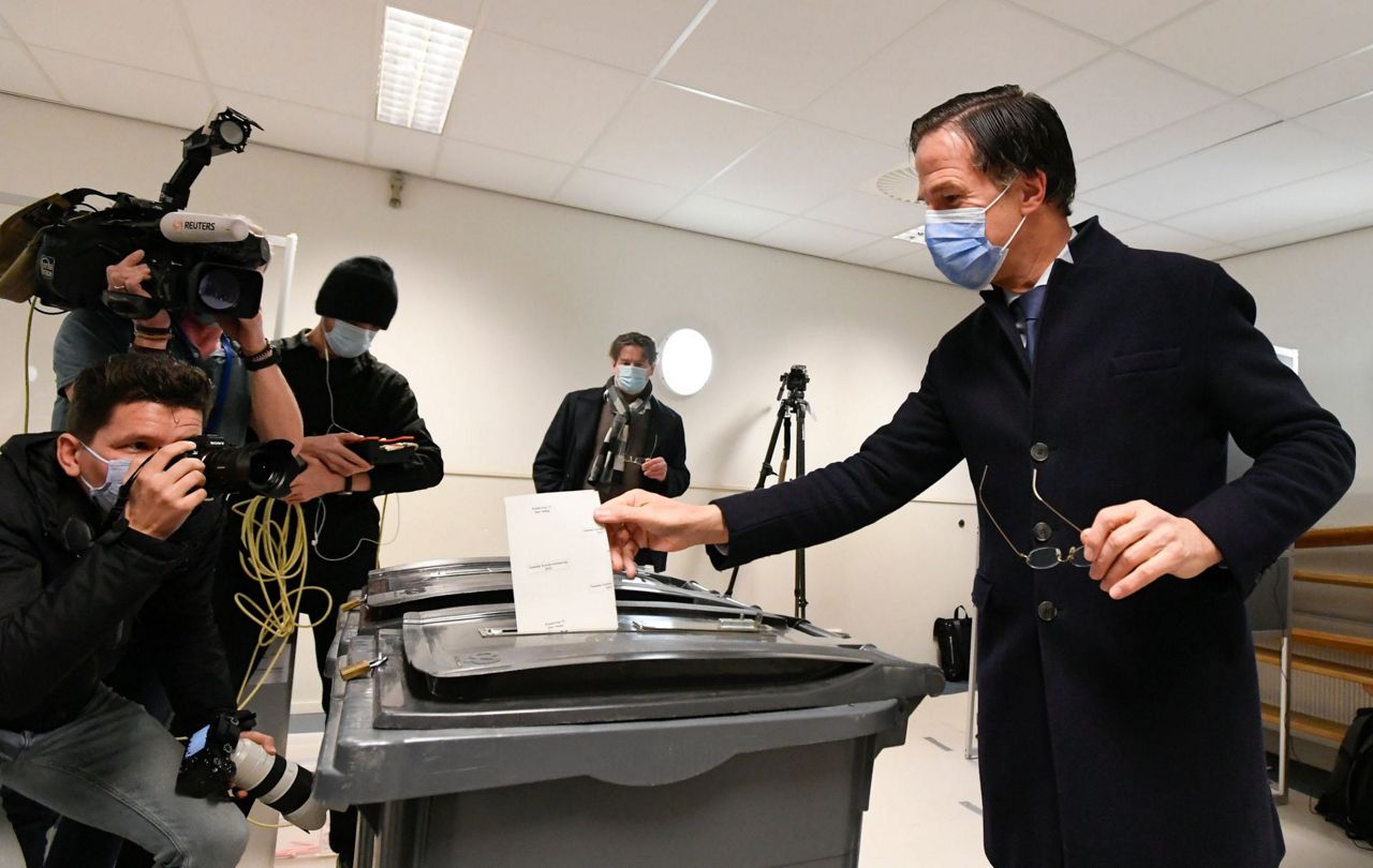 Выборы в нидерландах 2023. Парламентские выборы в Нидерландах 2021. Rutte foto election Day.