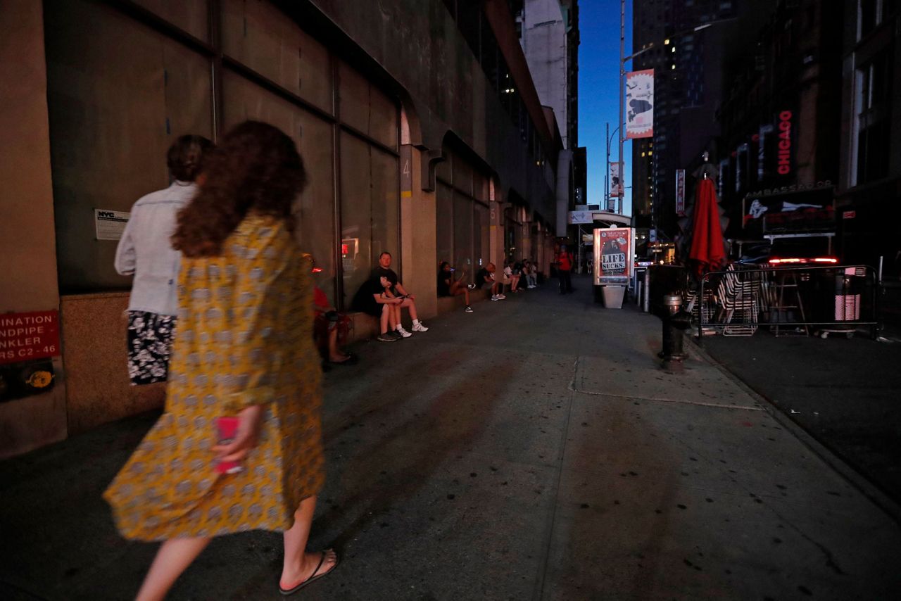 Thousands left in the dark during NYC power outage