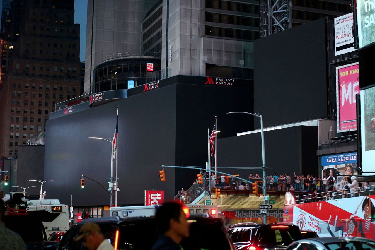 NY power outage knocks out subways, businesses, elevators