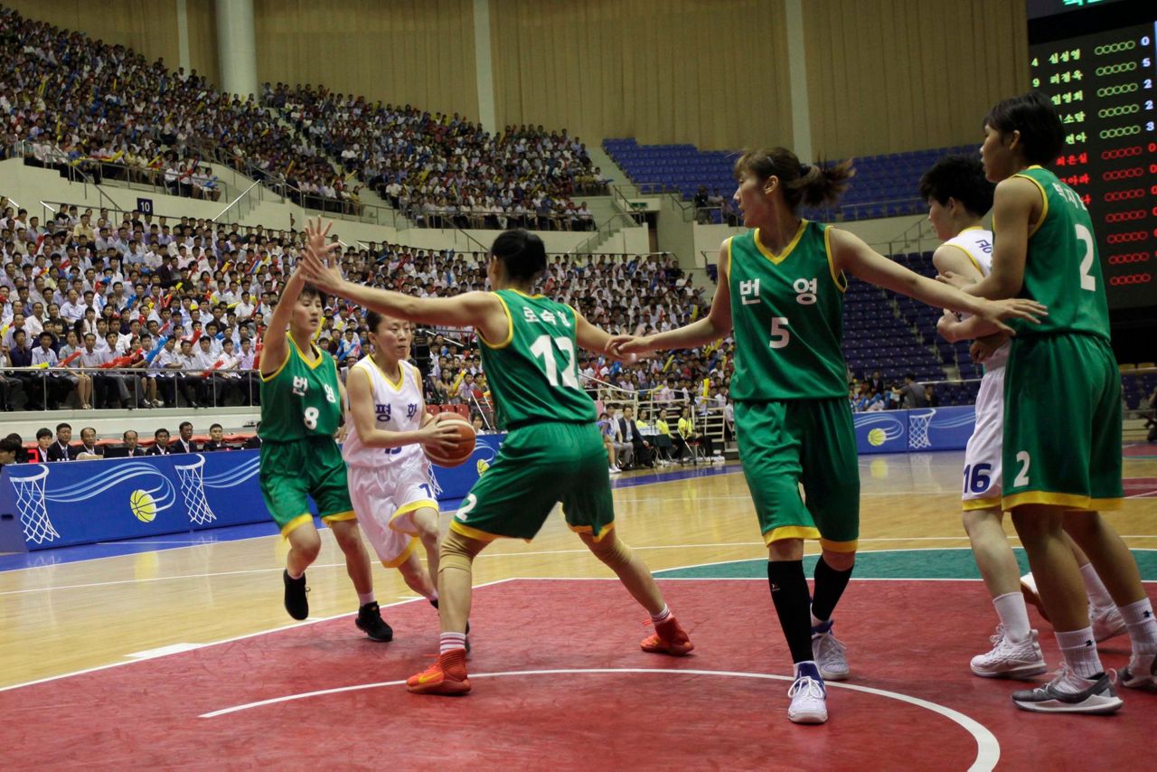 Koreas begin basketball friendlies in latest peace gesture