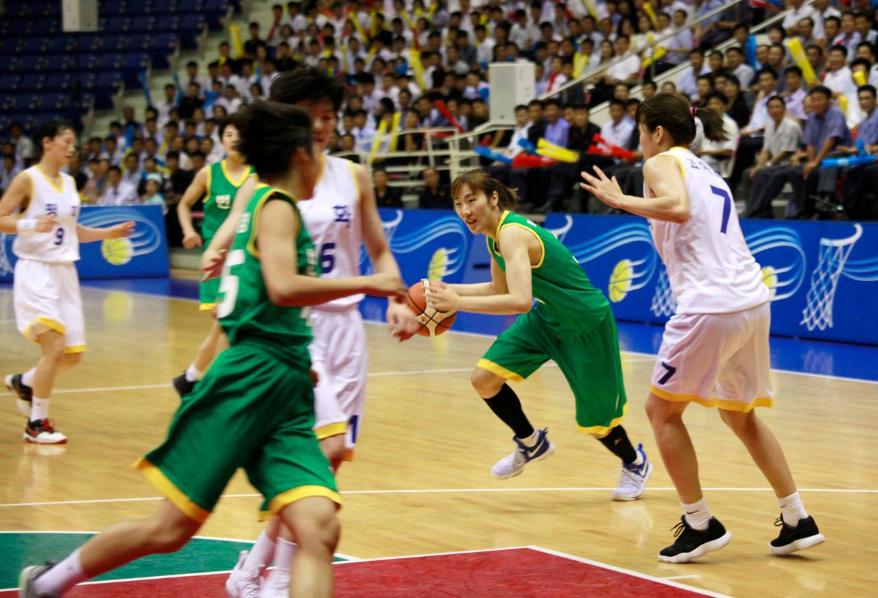 Koreas begin basketball friendlies in latest peace gesture