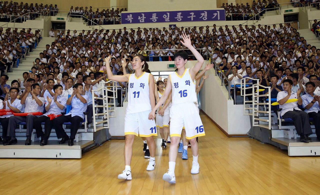 Koreas begin basketball friendlies in latest peace gesture