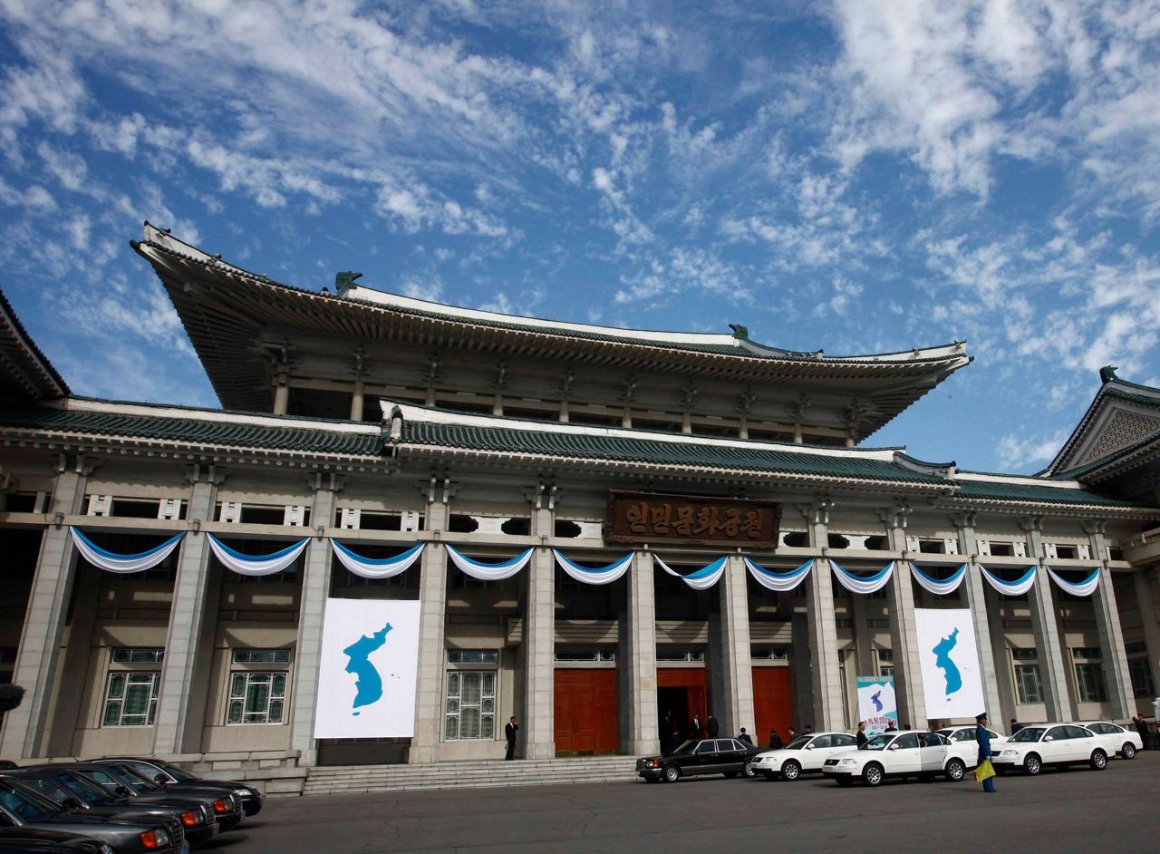 Koreas hold high-level peace talks in Pyongyang
