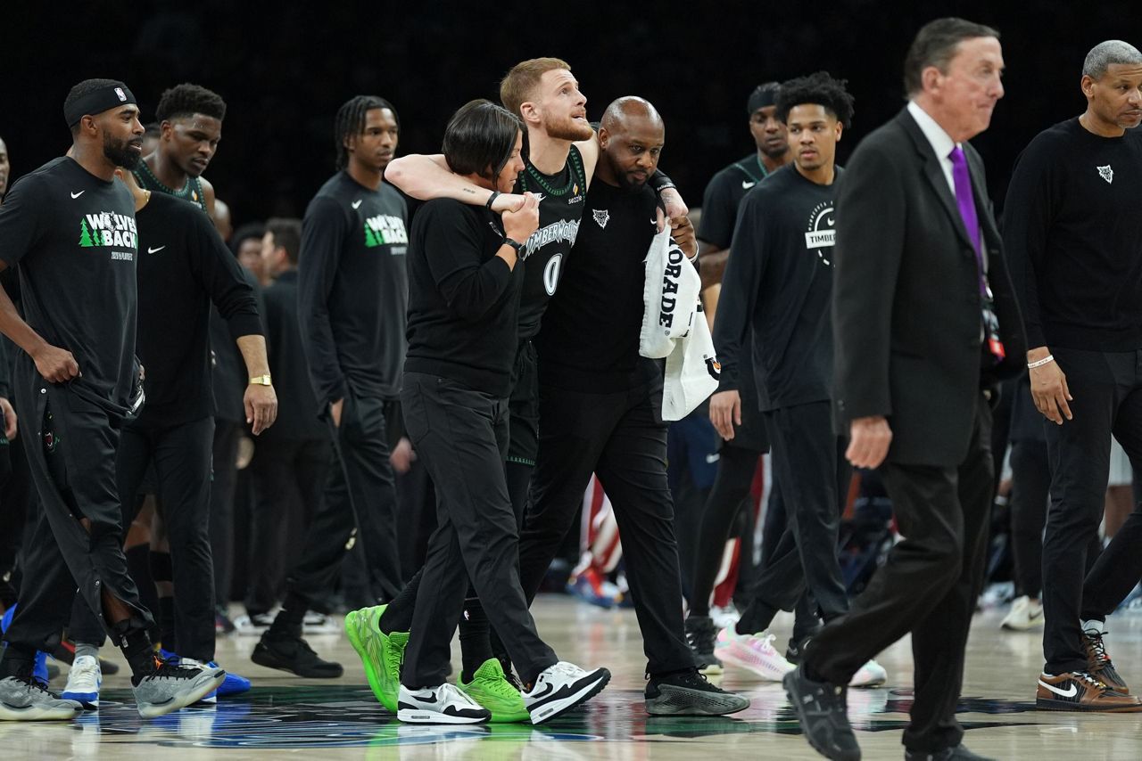 Timberwolves lose Anthony Edwards and Donte DiVincenzo to leg injuries ...