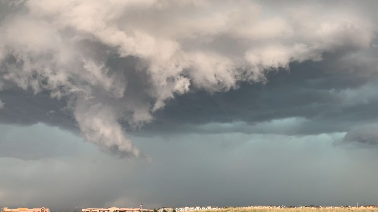 funnel cloud vs tornado