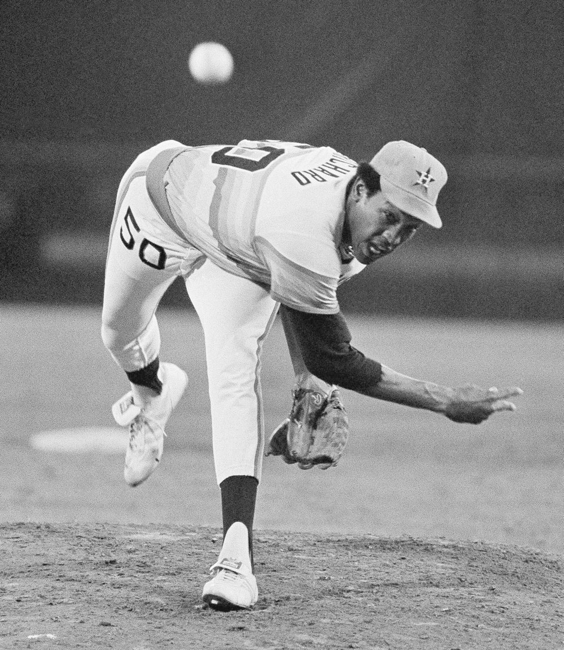 J.R. Richard, power pitcher for Astros in '70s, dies at 71