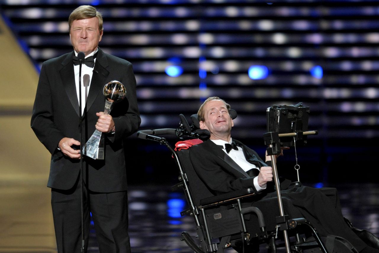 Dick Hoyt, who pushed son in multiple Boston Marathons, dies