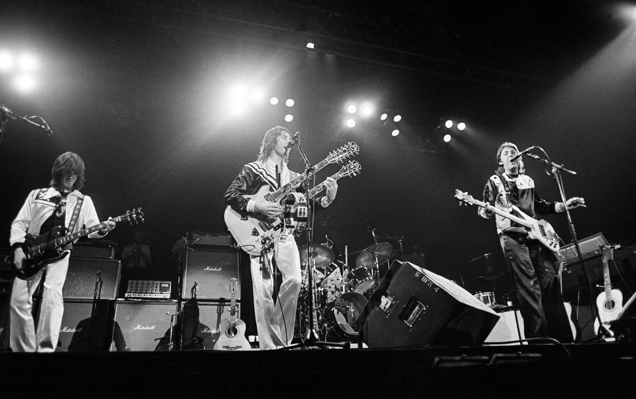 Denny Laine, Founding Member Of The Moody Blues And Paul McCartney's ...