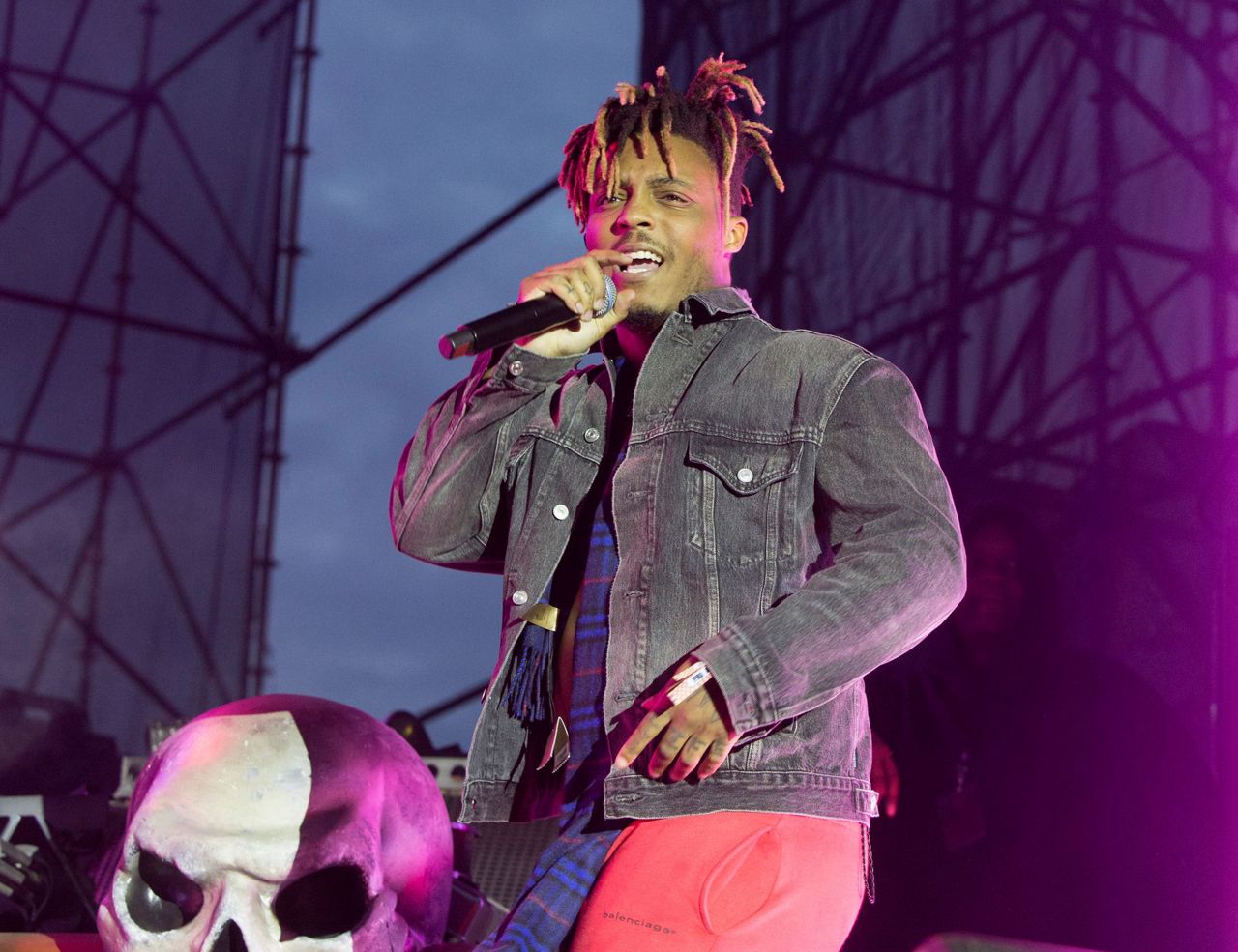 2 guards with rapper Juice WRLD arrested on gun charges