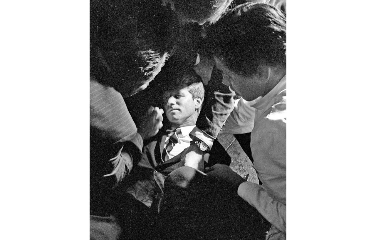Juan Romero Who Aided Wounded Robert Kennedy Dies At 68