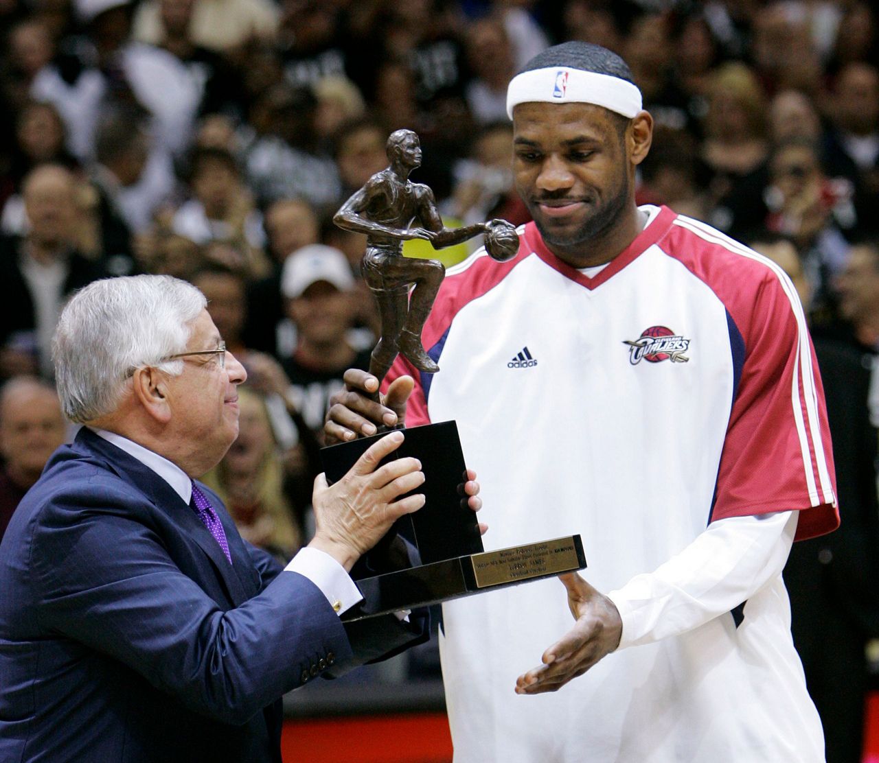 David Stern, NBA’s commissioner for 30 years, dies at 77