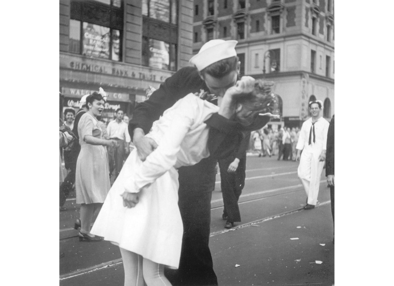 Sailor in iconic V-J Day Times Square kiss photo dies at 95