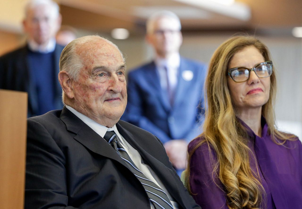 Nebraska billionaire, philanthropist Walter Scott dies at 90