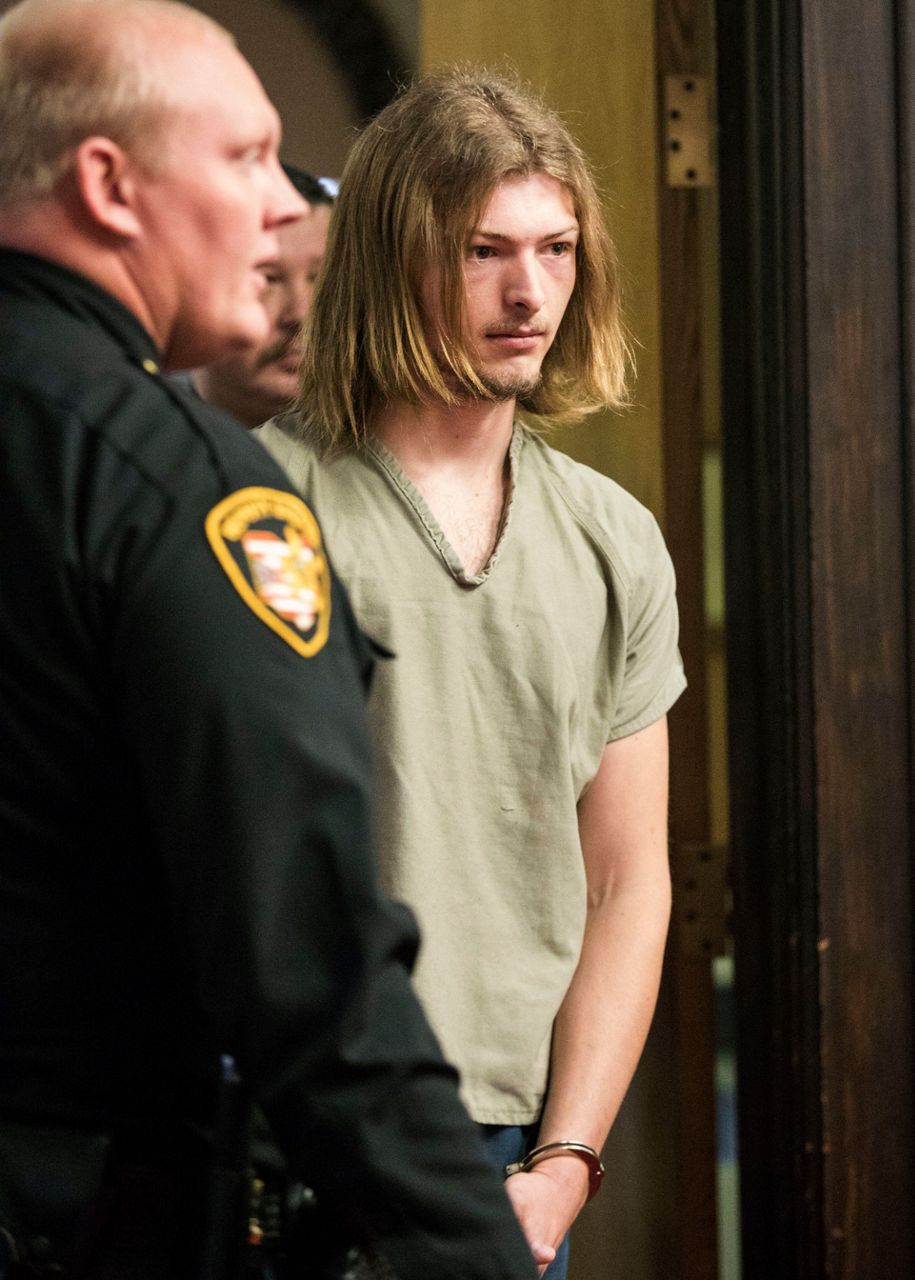Couple, sons to be arraigned in Ohio family slayings of 8