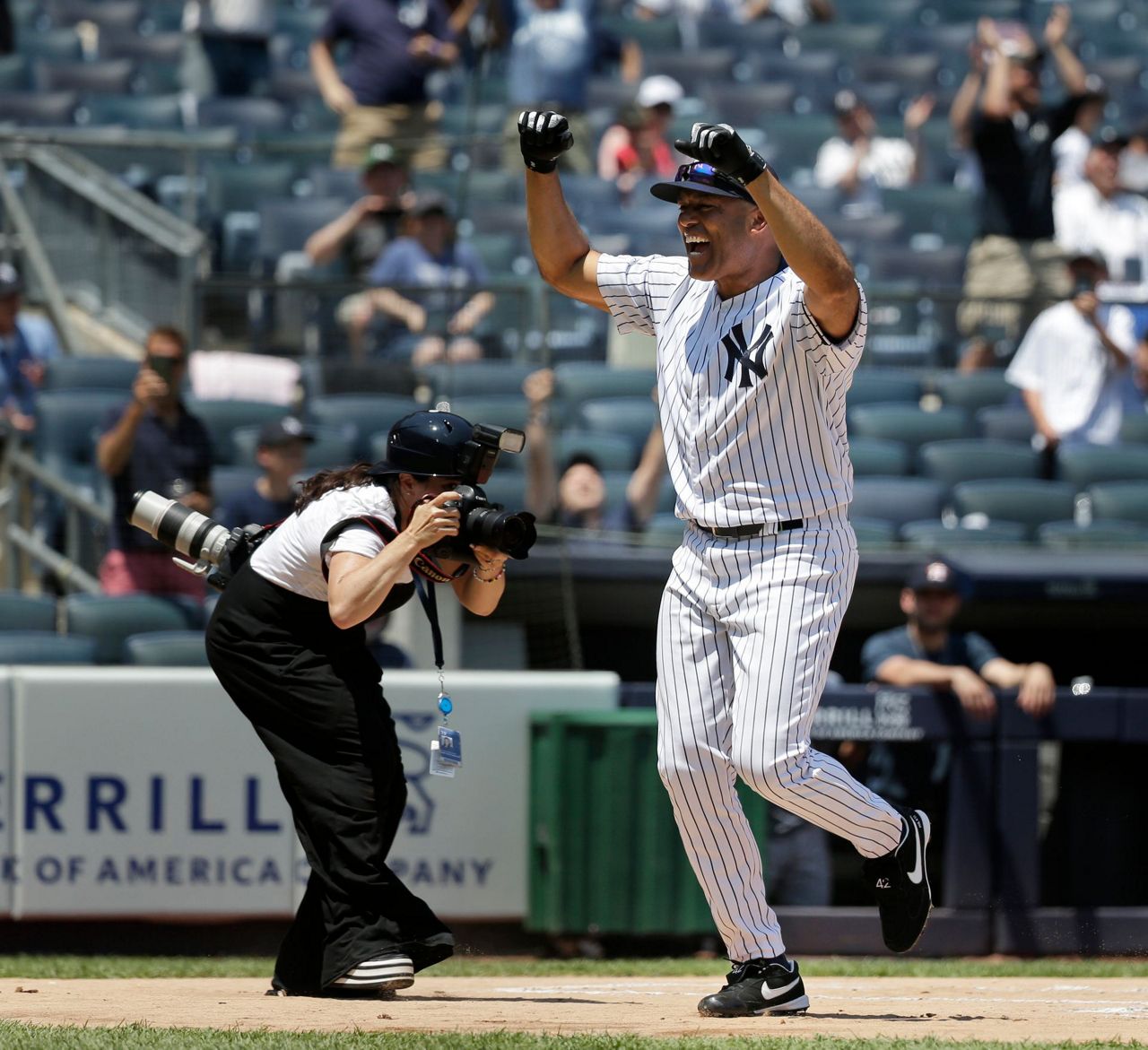 More Mo Rivera revels on OldTimers' Day at Yankee Stadium
