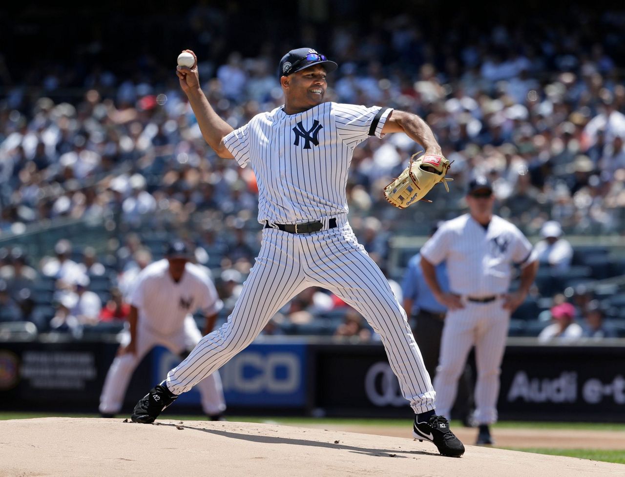 More Mo: Rivera revels on Old-Timers' Day at Yankee Stadium