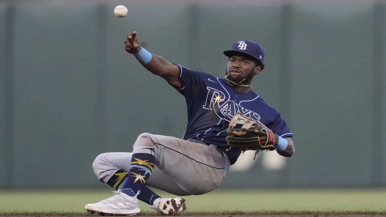 Giants break out bats, blank Rays 7-0