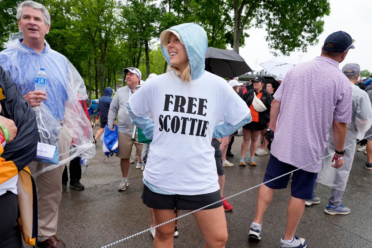 Scheffler starts his day in jail, then finds peace and a chance to win ...