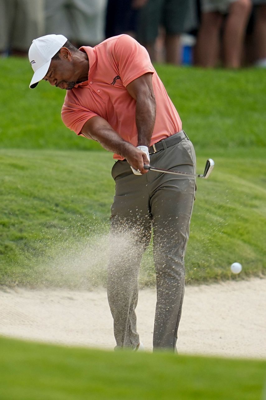 A pair of late 3-putts sent Tiger Woods to a sluggish 1-over start at