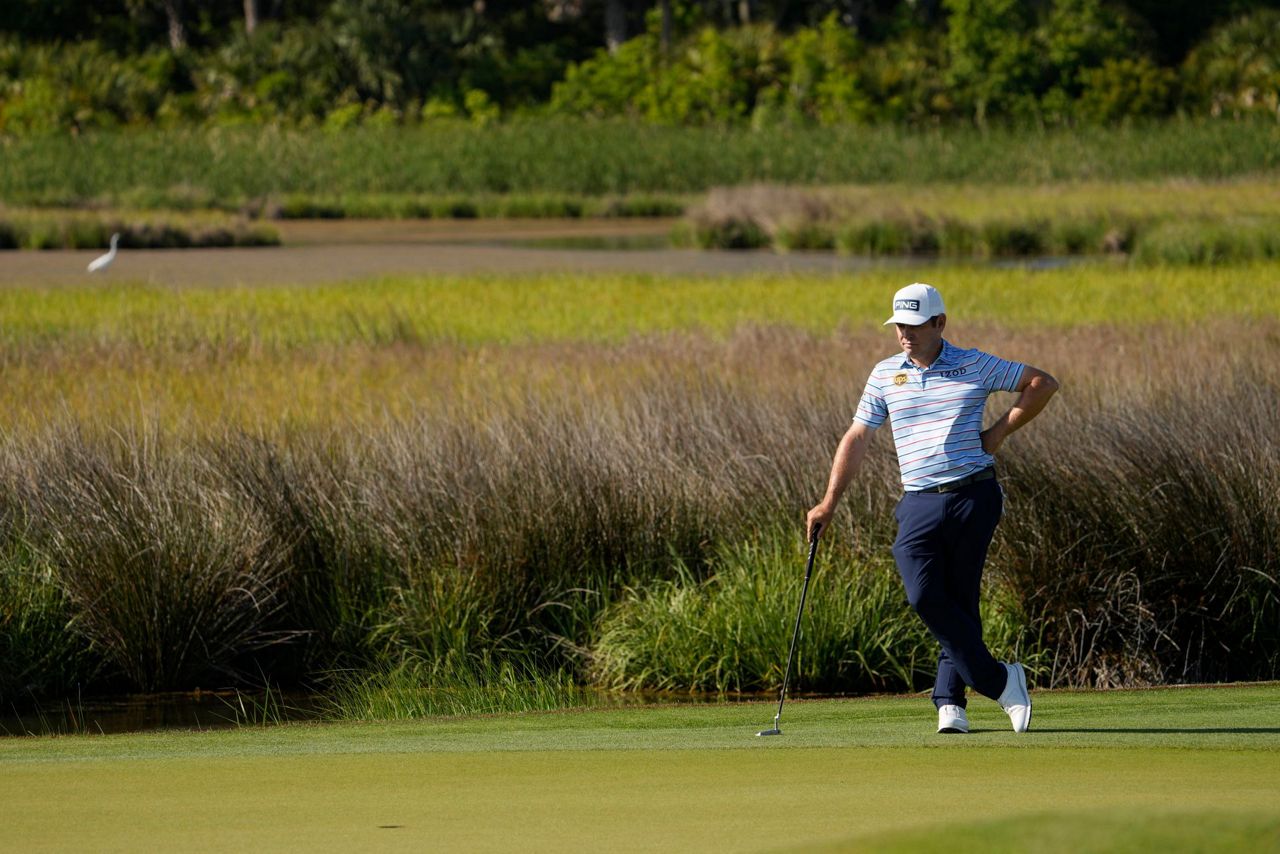 Phil being Phil Mickelson takes lead in PGA Championship