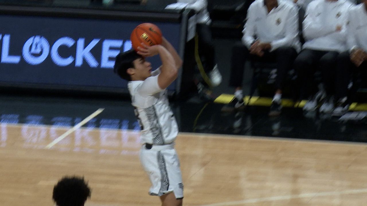 Poohpha Warakulnukroh's basketball journey takes him from Thailand to UCF