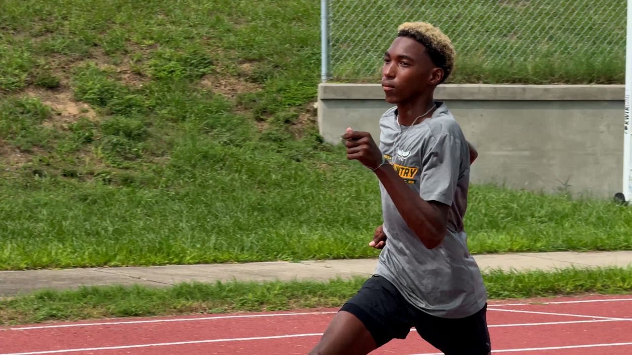 Lake Minneola senior runner Quentin Thompson sets school record in 5K