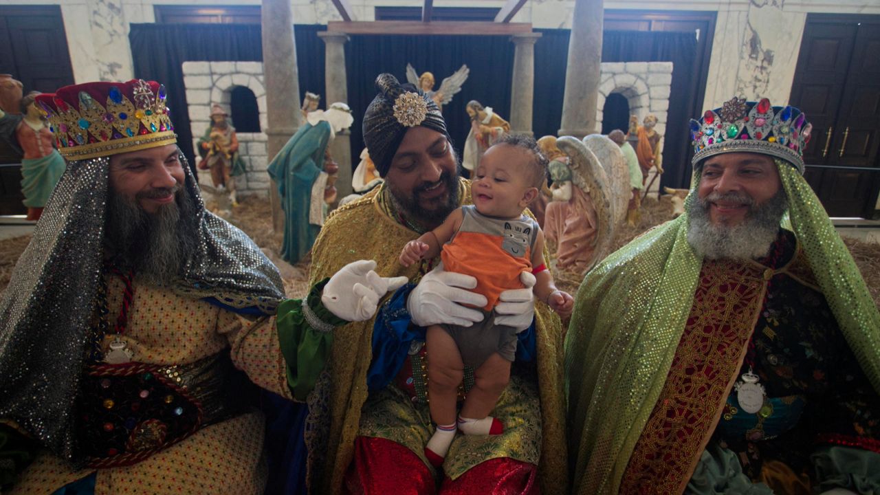 Reyes Magos festejan en Puerto Rico llevando fe y esperanza